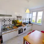 Comfortable And Quiet Flat In