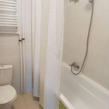 Comfortable And Quiet Flat In